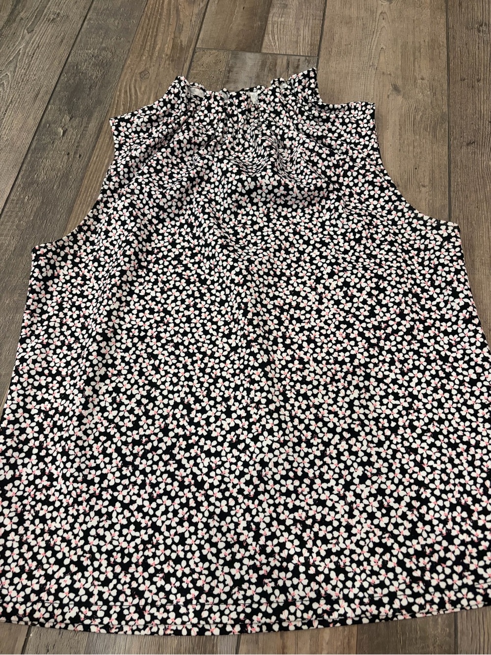 Women’s Ann Taylor Sleeveless Shirt